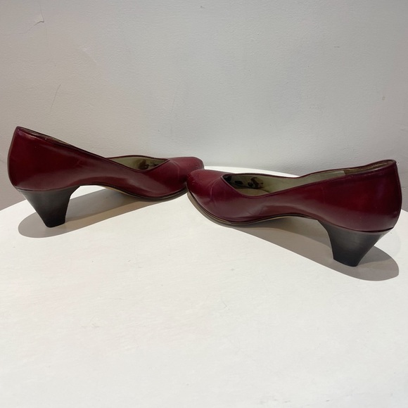 Vintage 70s Nickels Oxblood/Burgundy Leather Pumps with Tooled Toe Design - Picture 2 of 12